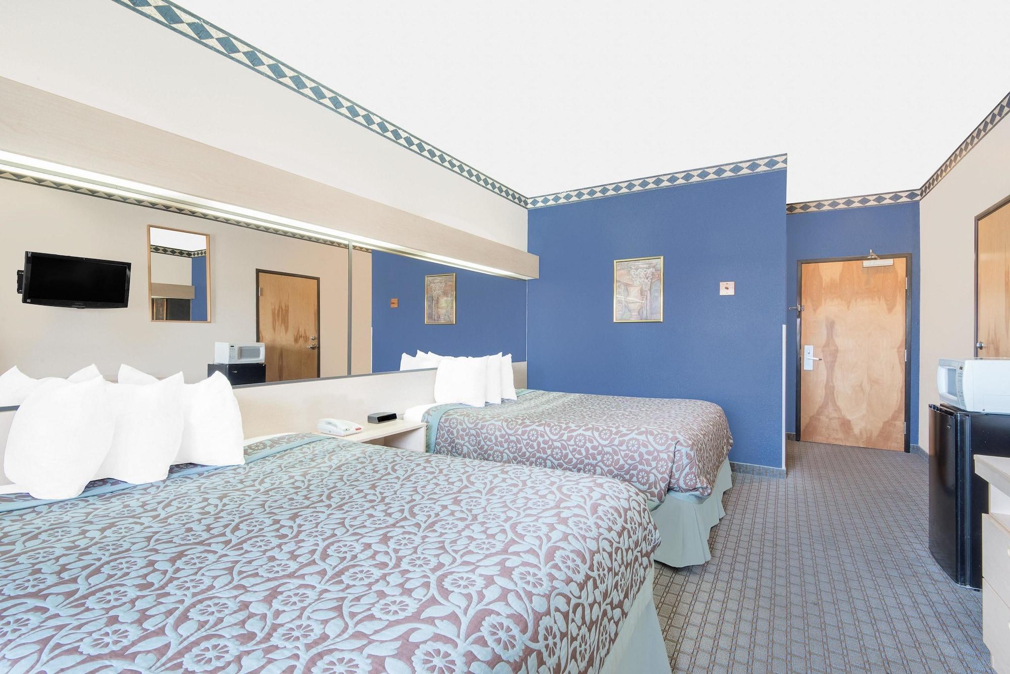 Days Inn & Suites By Wyndham Хатчинсон Экстерьер фото