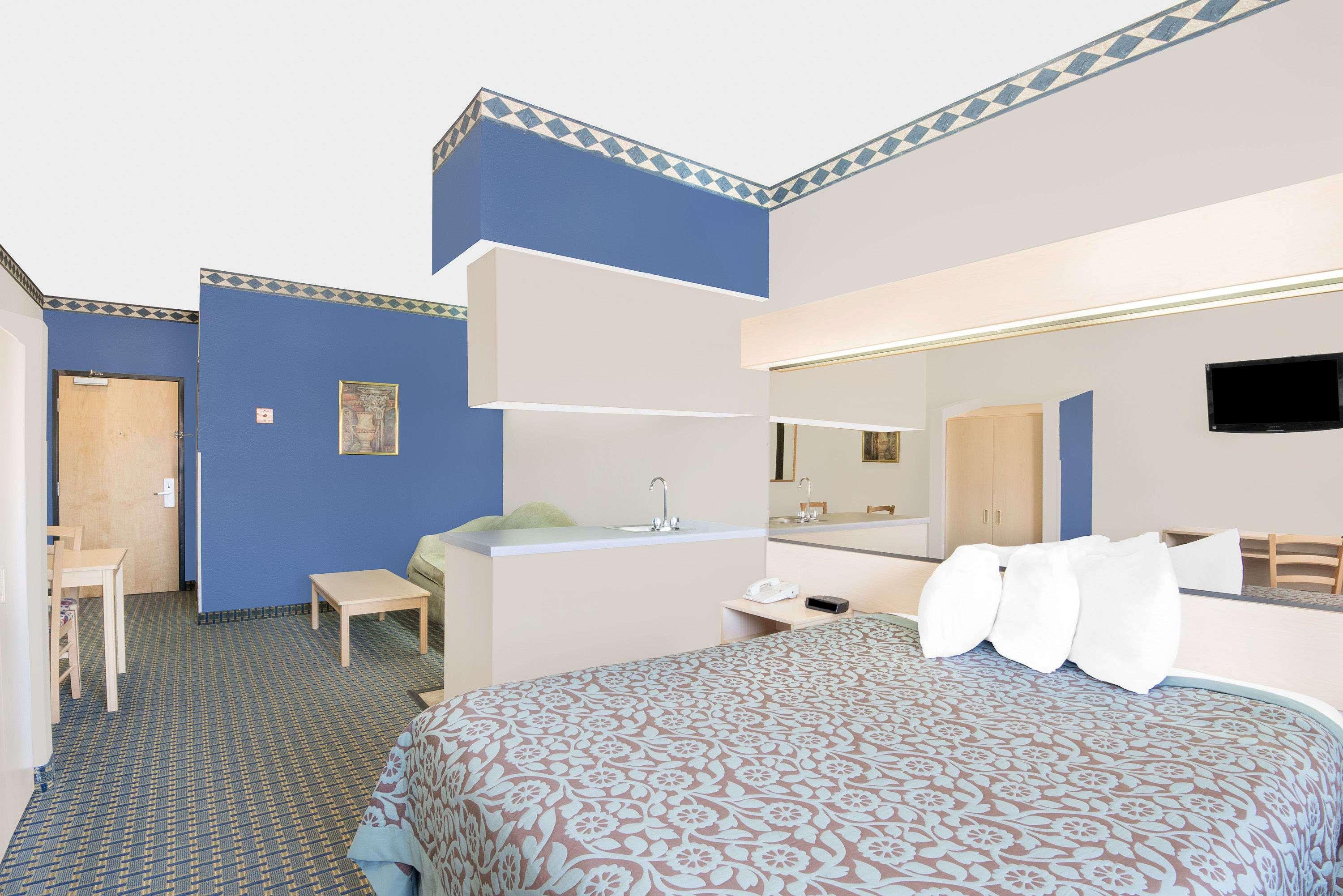 Days Inn & Suites By Wyndham Хатчинсон Экстерьер фото