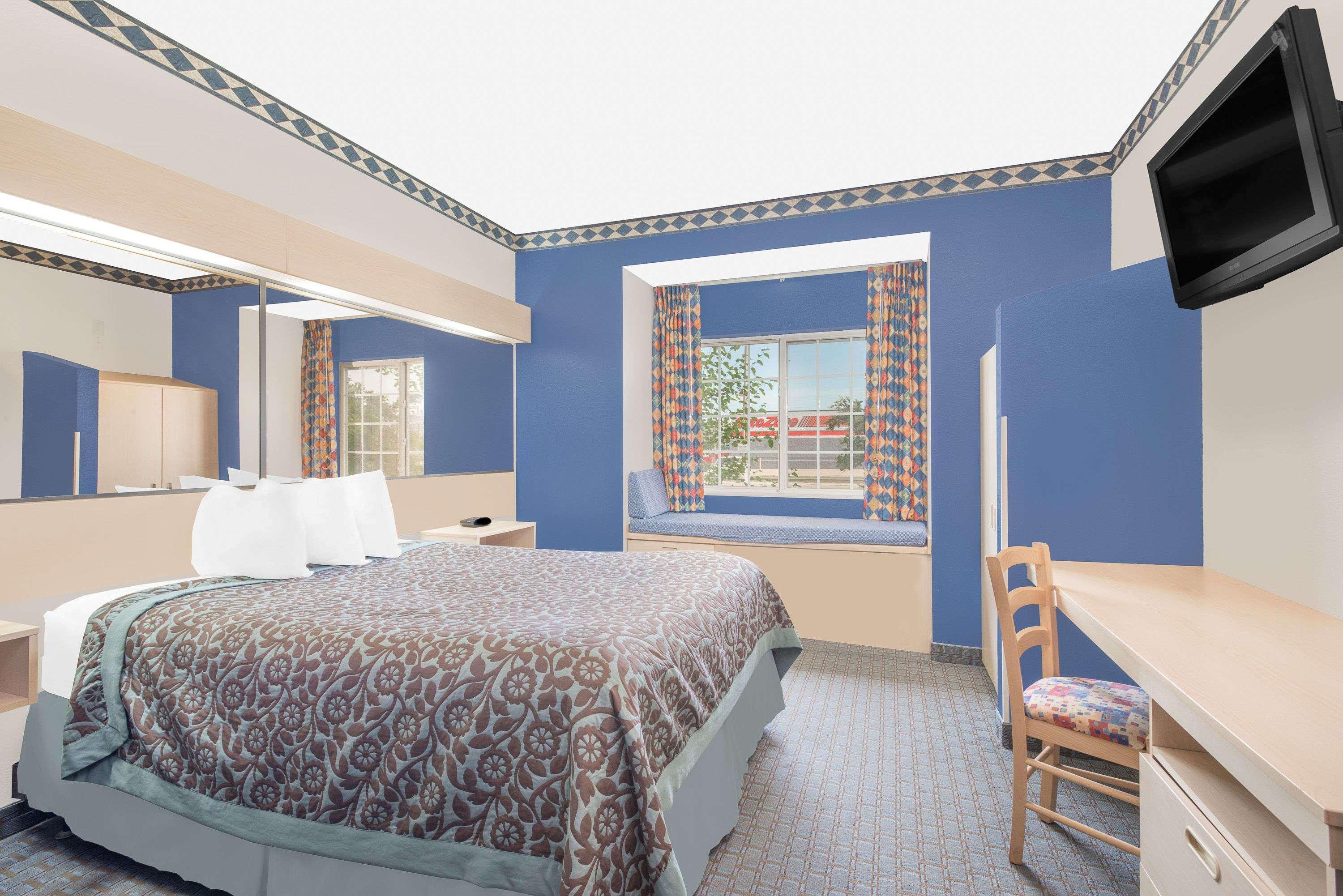 Days Inn & Suites By Wyndham Хатчинсон Экстерьер фото