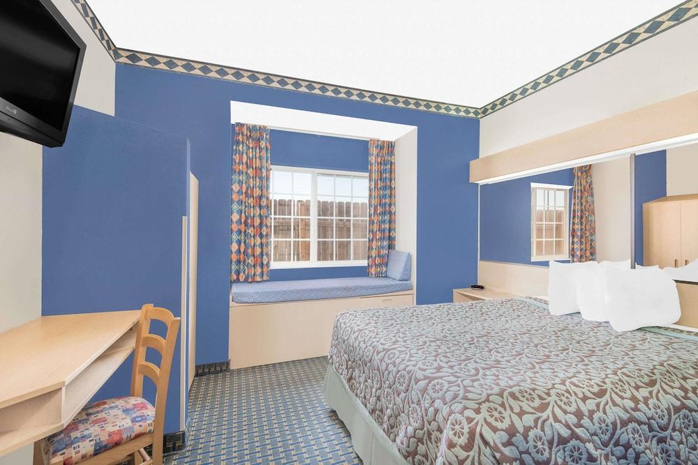 Days Inn & Suites By Wyndham Хатчинсон Экстерьер фото