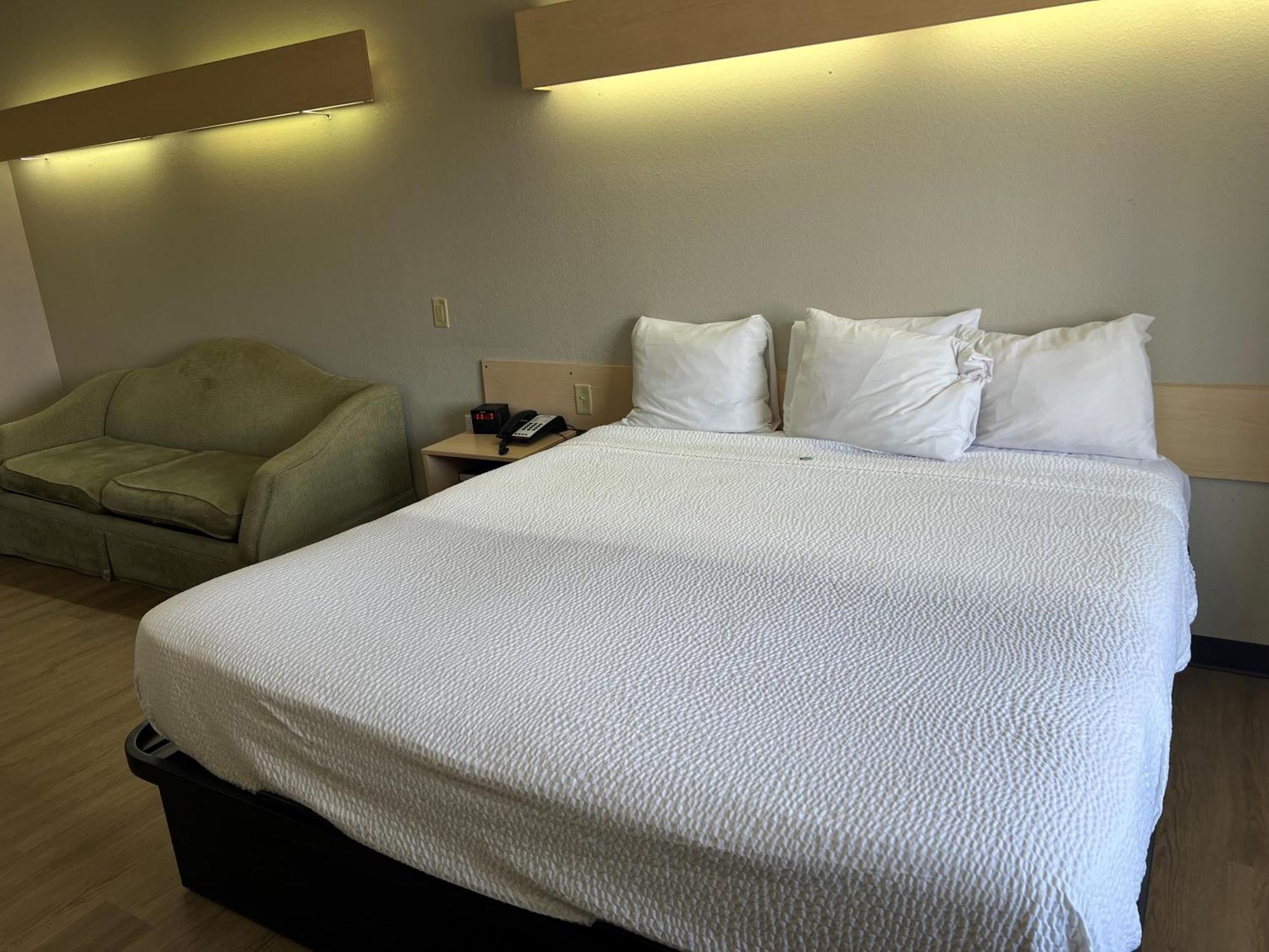 Days Inn & Suites By Wyndham Хатчинсон Экстерьер фото