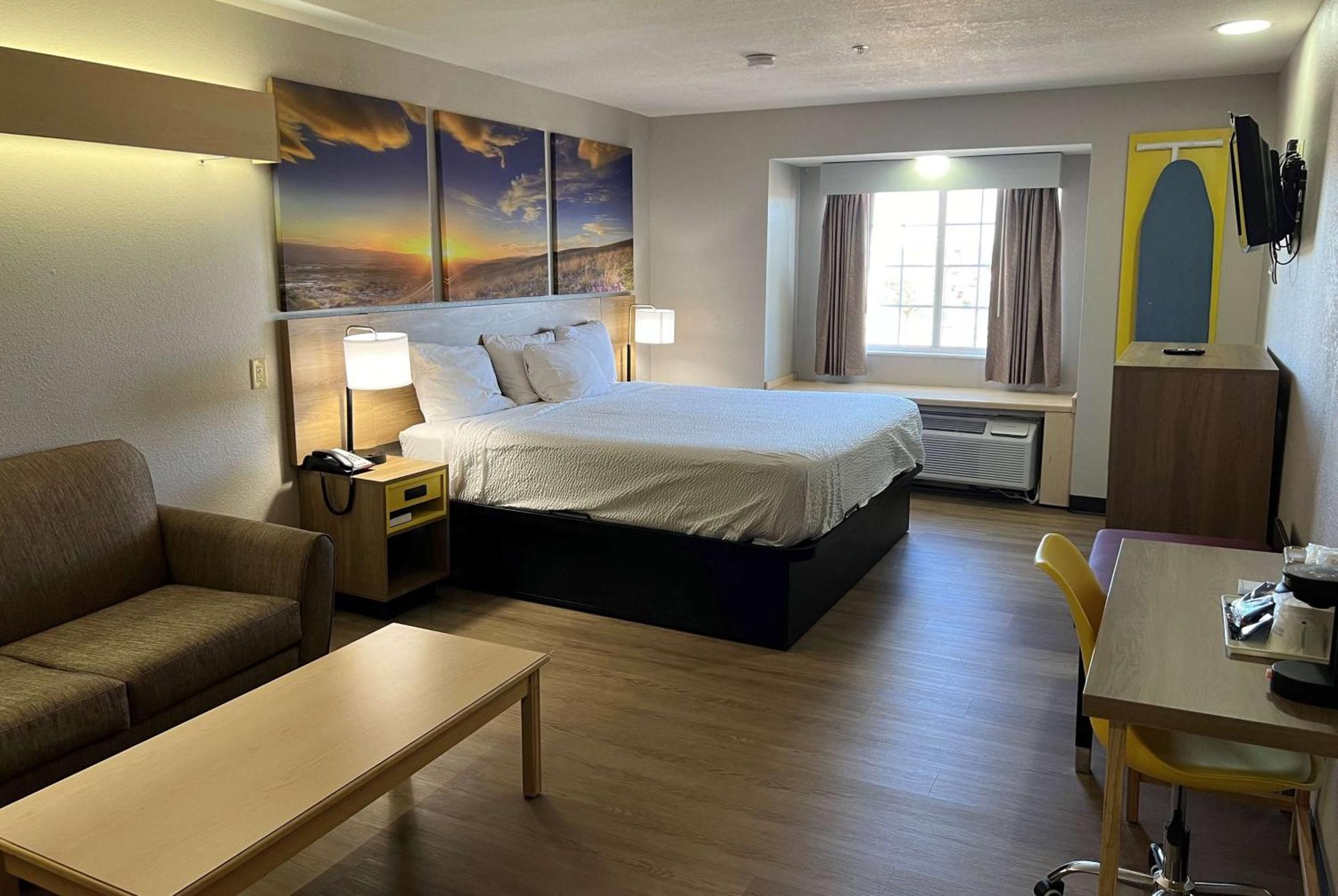 Days Inn & Suites By Wyndham Хатчинсон Экстерьер фото
