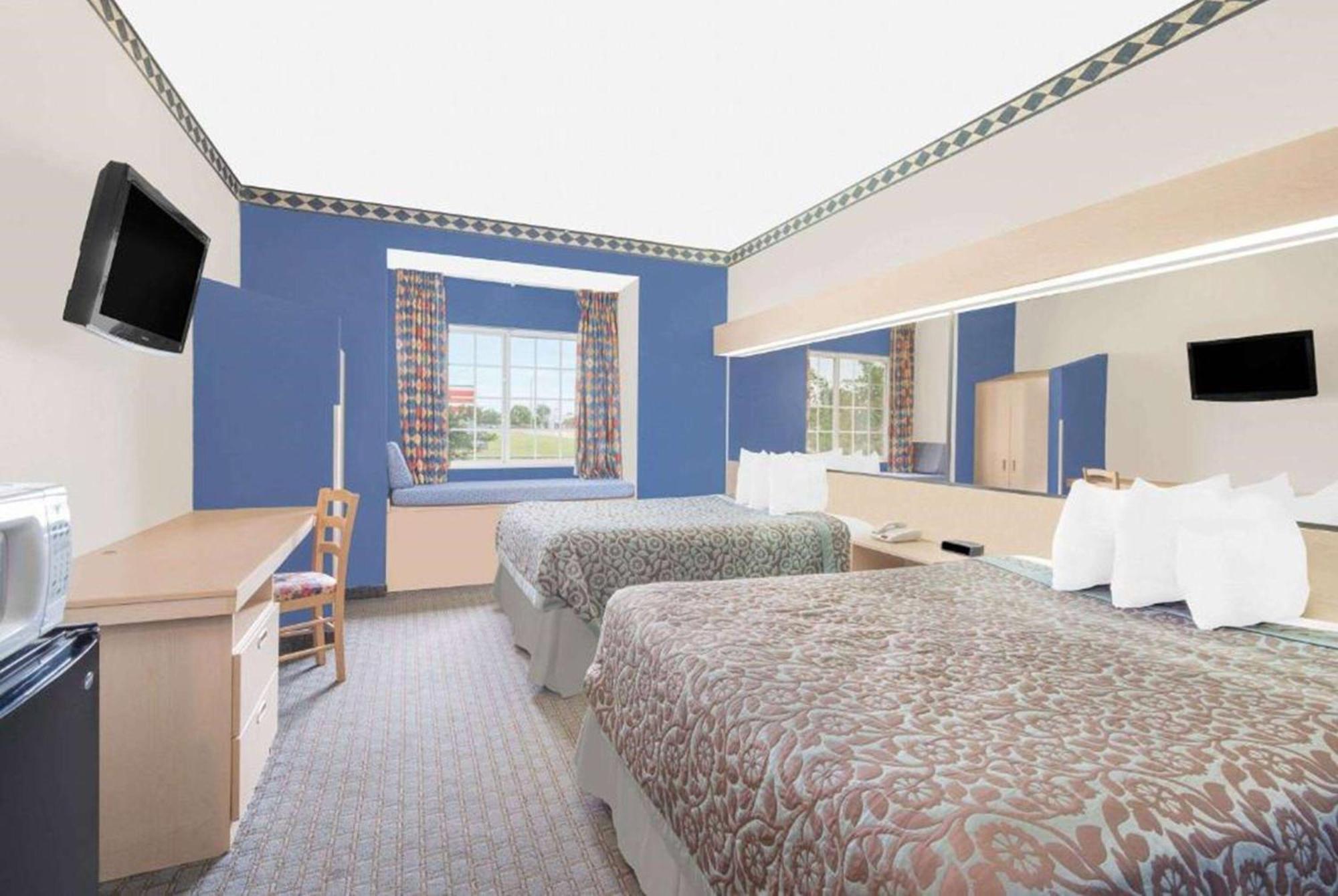Days Inn & Suites By Wyndham Хатчинсон Экстерьер фото